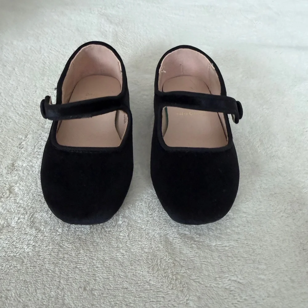 Amazon Essentials x Sofia Grainge Toddler Girls Black Velvet Mary Jane Flats 4